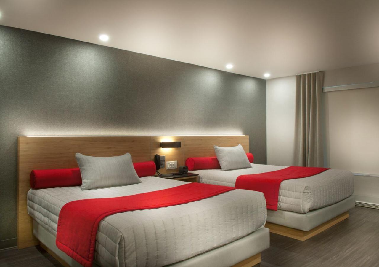 Hotel Ramada By Wyndham Laval Esterno foto