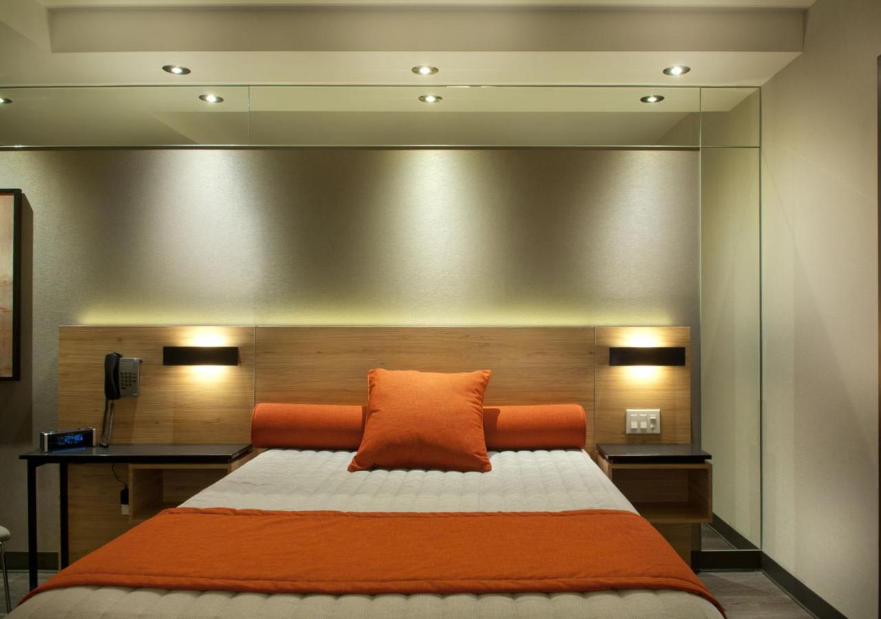 Hotel Ramada By Wyndham Laval Esterno foto