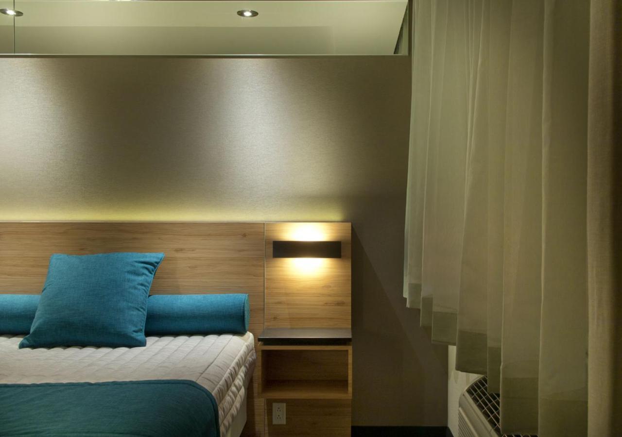 Hotel Ramada By Wyndham Laval Esterno foto
