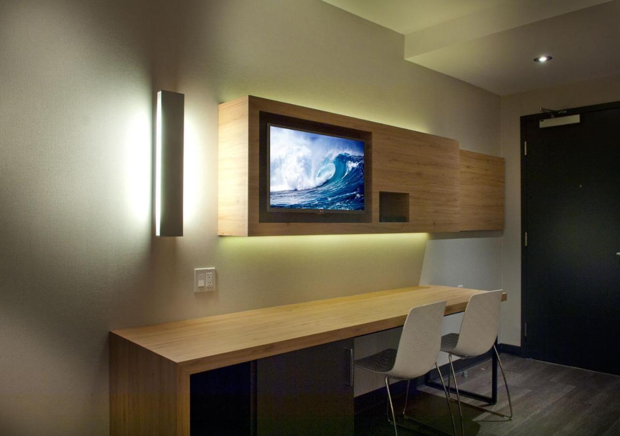Hotel Ramada By Wyndham Laval Esterno foto
