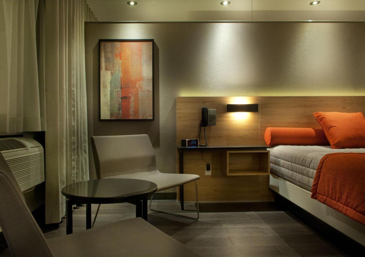 Hotel Ramada By Wyndham Laval Esterno foto