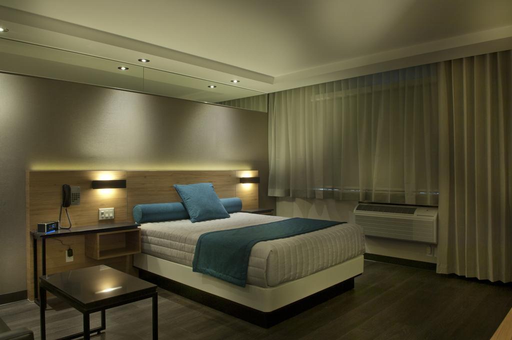 Hotel Ramada By Wyndham Laval Esterno foto