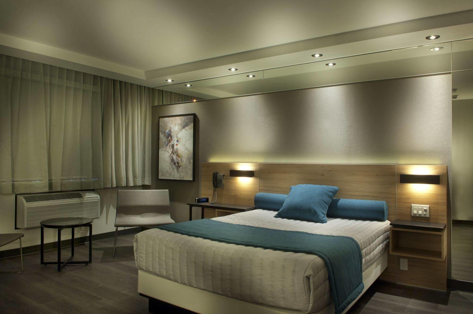 Hotel Ramada By Wyndham Laval Esterno foto