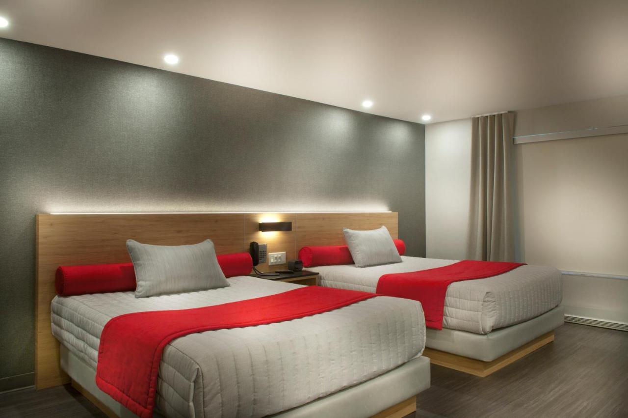 Hotel Ramada By Wyndham Laval Esterno foto